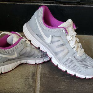 Women's Nike Dual Fusion Athletic Running Shoes in Grey & Purple size 10